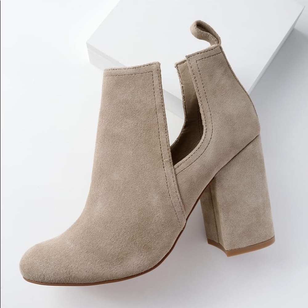 NWOT Steve Madden Naomi Cutout Bootie